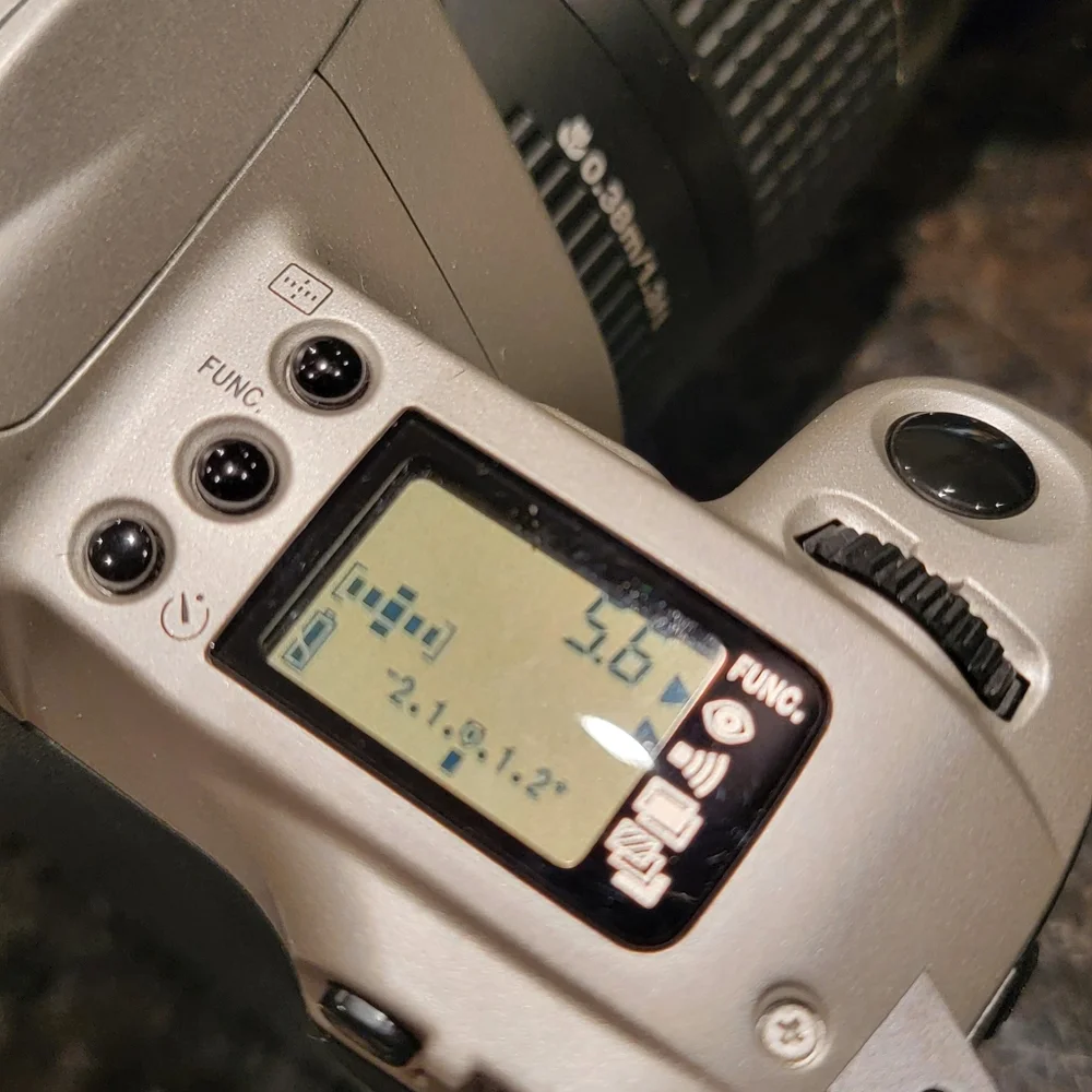 CANON REB EOS 2000 Canon 28-80mm A/M Lens Silver